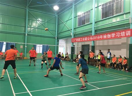 桂华气排球队：顽强拼搏，，，，，享受比赛